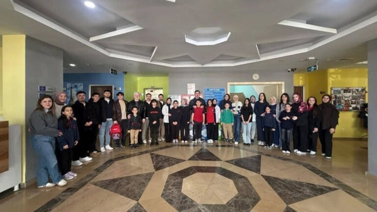 “Elim Senle” Projesiyle Öğrenciler Sinema Etkinliğinde Buluştu